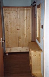 Flurschrank mit Sideboard
